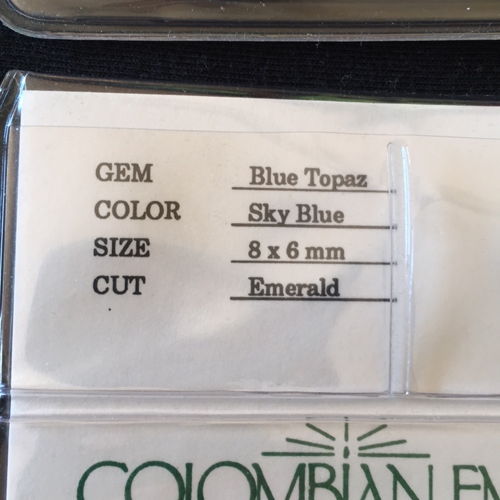 Pair of loose blue topaz emerald cut stones - Picture 2 of 3